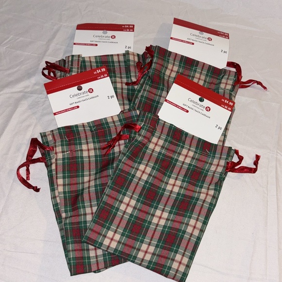 6 Bags - Celebrate It! 9” x 6.5” Plaid Gift Bags (2 per pack) NWT - Picture 1 of 10